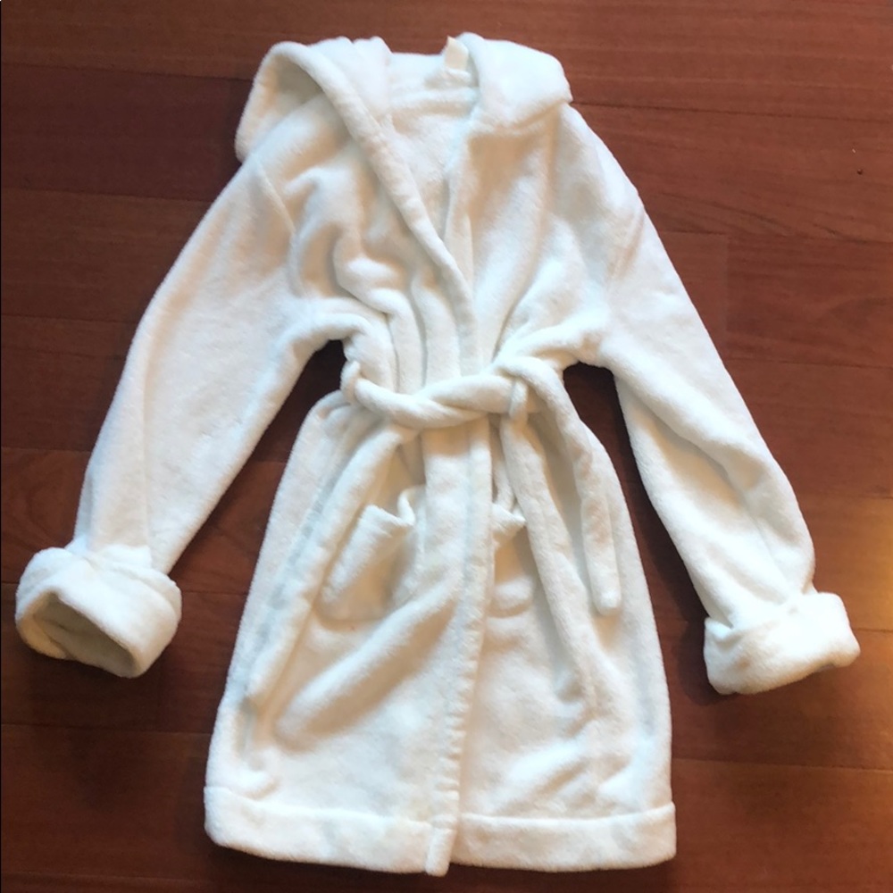 white gap robe